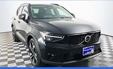 2025 Volvo XC40 B5 Plus Dark Theme
