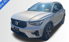 2023 Volvo XC40 B5 Plus Dark Theme