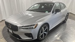 2024 Volvo S60 B5 Plus Dark Theme