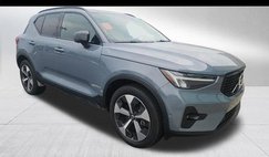 2023 Volvo XC40 B5 Ultimate Dark Theme