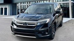2022 Honda Pilot Touring w/Rear Captain's Chairs