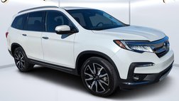 2022 Honda Pilot Touring w/Rear Captain's Chairs