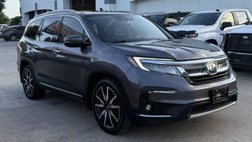 2021 Honda Pilot Touring w/Rear Captain's Chairs