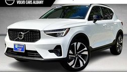 2023 Volvo XC40 B5 Plus Dark Theme