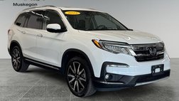 2022 Honda Pilot Touring w/Rear Captain's Chairs