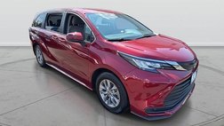 2022 Toyota Sienna LE 8-Passenger