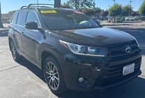 2017 Toyota Highlander SE