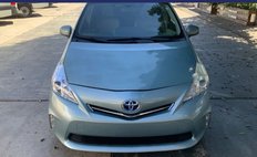 2014 Toyota Prius v Five