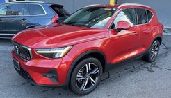 2023 Volvo XC40 B5 Plus Bright Theme