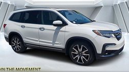 2019 Honda Pilot Touring w/Rear Captain's Chairs