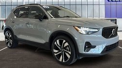 2025 Volvo XC40 B5 Plus Dark Theme