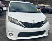 2014 Toyota Sienna SE 8-Passenger