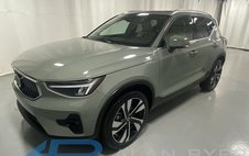 2024 Volvo XC40 B5 Plus Bright Theme