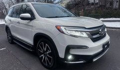2020 Honda Pilot Touring w/Rear Captain's Chairs
