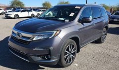 2022 Honda Pilot Touring w/Rear Captain's Chairs