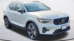 2025 Volvo XC40 B5 Ultra Dark Theme