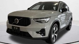 2025 Volvo XC40 B5 Plus Dark Theme