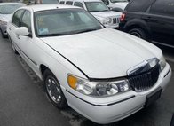 1999 Lincoln Town Car Signature