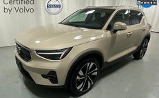 2025 Volvo XC40 B5 Ultra Bright Theme