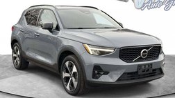 2023 Volvo XC40 B5 Plus Dark Theme