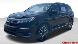 2022 Honda Pilot Touring w/Rear Captain's Chairs