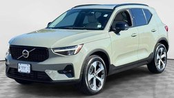 2023 Volvo XC40 B5 Plus Dark Theme