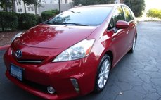 2014 Toyota Prius v Five