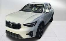 2025 Volvo XC40 B5 Plus Bright Theme