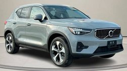 2025 Volvo XC40 B5 Plus Bright Theme