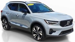 2024 Volvo XC40 B5 Ultimate Dark Theme