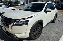2022 Nissan Pathfinder Platinum