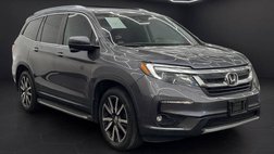 2021 Honda Pilot Touring w/Rear Captain's Chairs