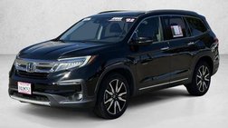 2022 Honda Pilot Touring w/Rear Captain's Chairs