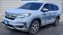 2022 Honda Pilot Touring w/Rear Captain's Chairs