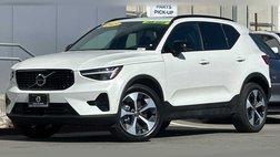 2025 Volvo XC40 B5 Plus Dark Theme