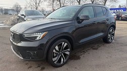 2023 Volvo XC40 B5 Plus Dark Theme