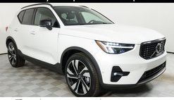 2025 Volvo XC40 B5 Plus Dark Theme