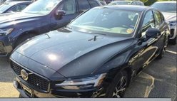 2023 Volvo S60 B5 Plus Dark Theme