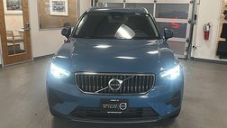 2025 Volvo XC40 B5 Core Bright Theme