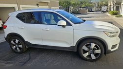 2022 Volvo XC40 T5 Momentum