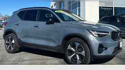 2023 Volvo XC40 B5 Plus Dark Theme