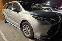 2022 Toyota Sienna XLE 8 Passenger 4dr Mini Van