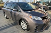 2020 Toyota Sienna LE 7-Passenger FWD with Auto-Access Seat