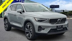 2025 Volvo XC40 B5 Ultra Bright Theme