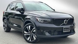 2023 Volvo XC40 B5 Plus Dark Theme