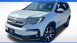 2020 Honda Pilot Touring w/Rear Captain's Chairs
