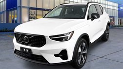 2024 Volvo XC40 B5 Plus Dark Theme