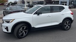 2023 Volvo XC40 B5 Plus Dark Theme