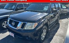 2011 Nissan Pathfinder LE
