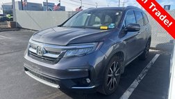 2021 Honda Pilot Touring w/Rear Captain's Chairs